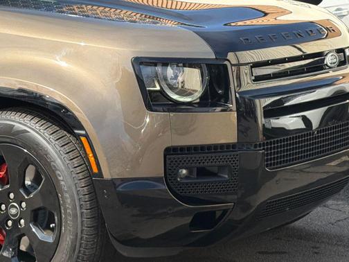 2025 Land Rover Defender 110 P400 X