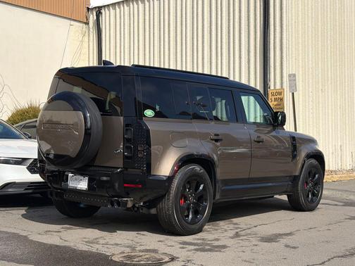 2025 Land Rover Defender 110 P400 X