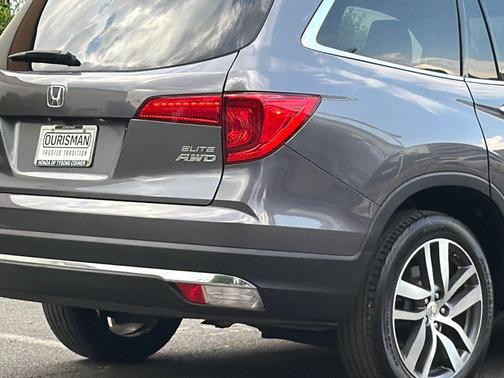 Modern Steel Metallic 2018 Honda Pilot Elite