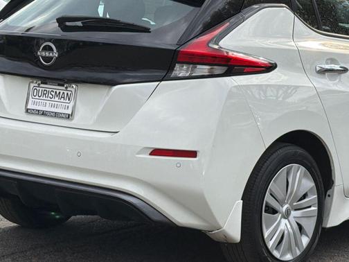 Glacier White 2023 Nissan Leaf S 40 kWh