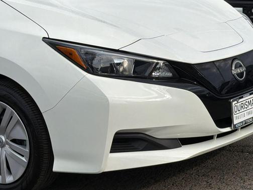 Glacier White 2023 Nissan Leaf S 40 kWh
