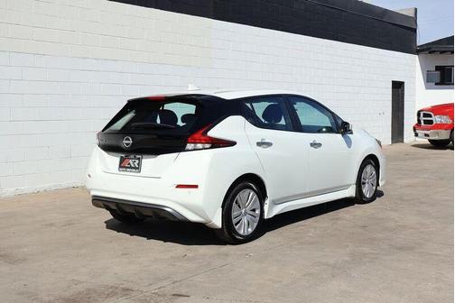 Glacier White 2023 Nissan Leaf S 40 kWh