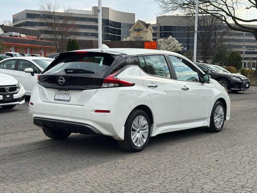 Glacier White 2023 Nissan Leaf S 40 kWh