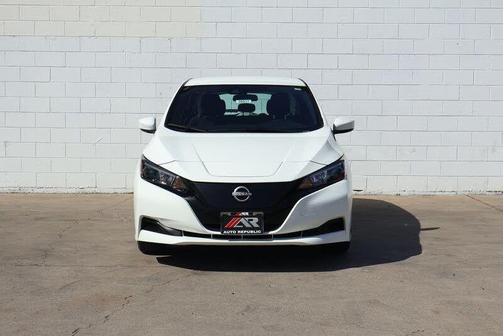 Glacier White 2023 Nissan Leaf S 40 kWh
