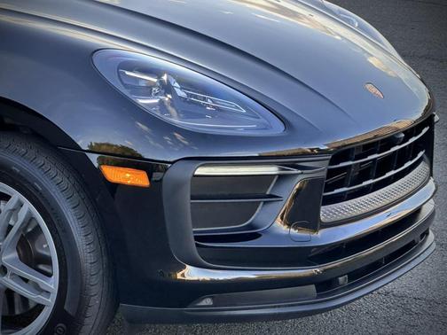 2022 Porsche Macan Base