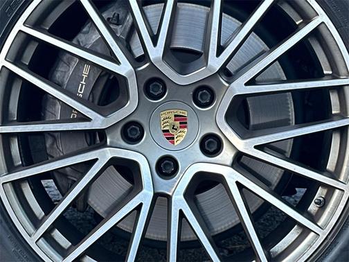 2023 Porsche Cayenne Platinum Edition