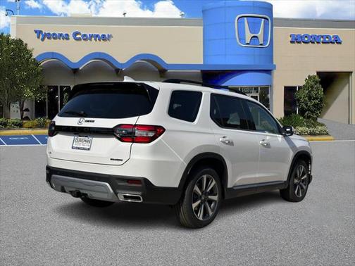 2025 Honda Pilot Touring 8-Passenger