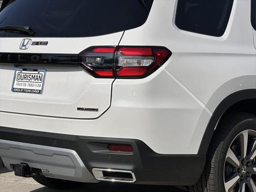 2025 Honda Pilot Touring 8-Passenger