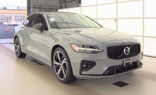 2024 Volvo S60 B5 Ultimate Dark Theme