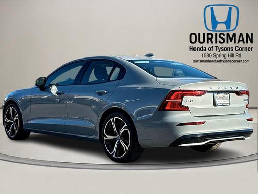 2024 Volvo S60 B5 Ultimate Dark Theme