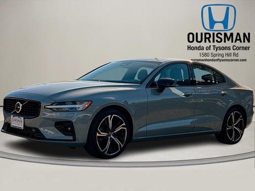 2024 Volvo S60 B5 Ultimate Dark Theme