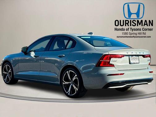 2024 Volvo S60 B5 Ultimate Dark Theme