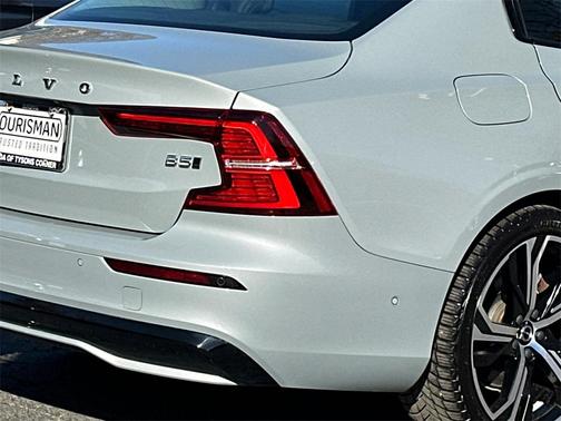 2024 Volvo S60 B5 Ultimate Dark Theme