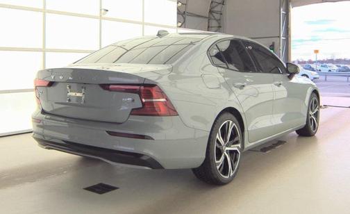 2024 Volvo S60 B5 Ultimate Dark Theme