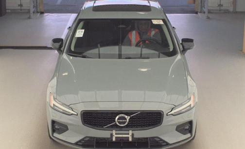2024 Volvo S60 B5 Ultimate Dark Theme