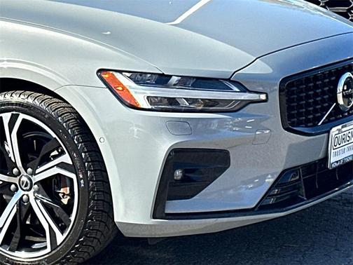 2024 Volvo S60 B5 Ultimate Dark Theme