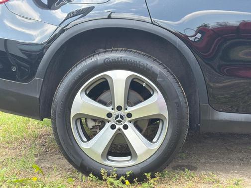 Black 2022 Mercedes-Benz GLC 300 4MATIC