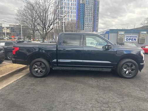 2023 Ford F-150 Lightning LARIAT