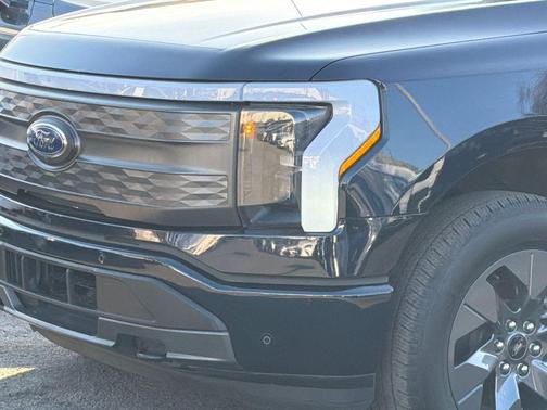 2023 Ford F-150 Lightning LARIAT