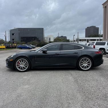 2018 Porsche Panamera Turbo