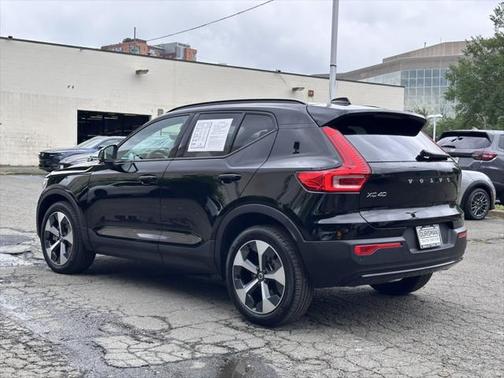 2023 Volvo XC40 B5 Ultimate Dark Theme