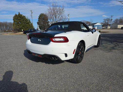 2018 FIAT 124 Spider Base