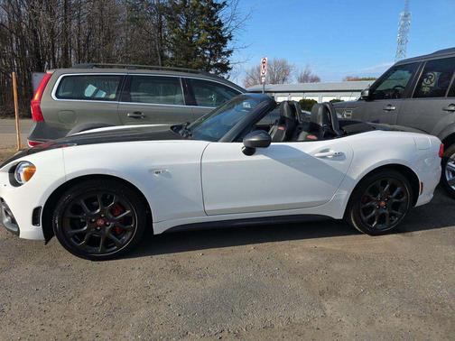 2018 FIAT 124 Spider Base