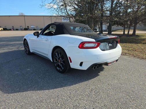 2018 FIAT 124 Spider Base