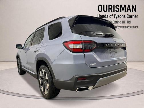 Sonic Gray Pearl 2026 Honda Pilot Touring 8-Passenger