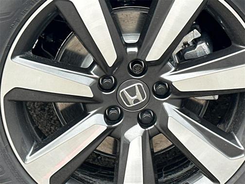 2025 Honda Pilot Touring 8-Passenger