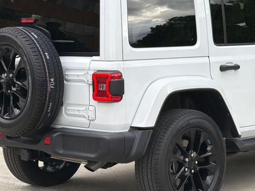 Bright White Clearcoat 2022 Jeep Wrangler Unlimited 4xe Sahara