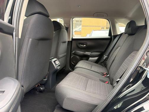 Crystal Black Pearl 2026 Honda HR-V LX