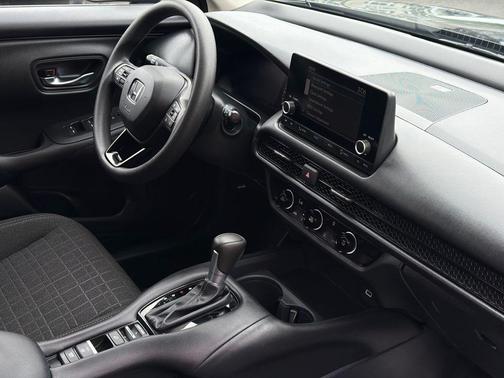 Crystal Black Pearl 2026 Honda HR-V LX