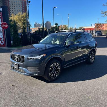 2022 Volvo XC90 T6 Momentum