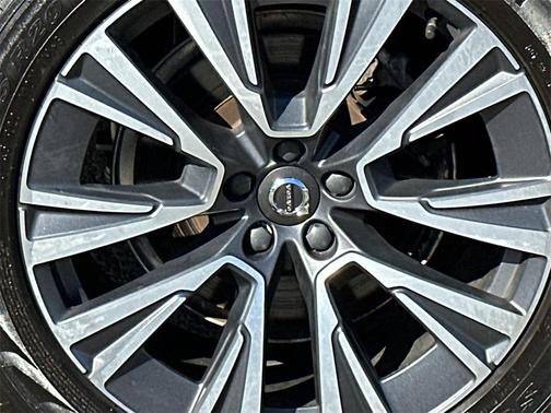 2022 Volvo XC90 T6 Momentum