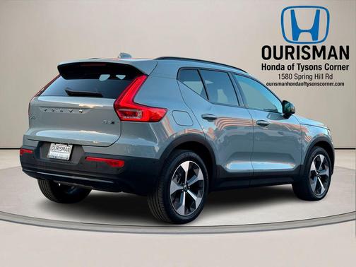 Vapour Gray Metallic 2026 Volvo XC40 Plus, B5 AWD Gas (mild hybrid), Dark