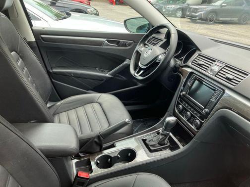 Reef Blue Metallic 2017 Volkswagen Passat 1.8T SEL Premium