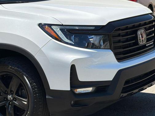 Platinum White Pearl 2023 Honda Ridgeline Black