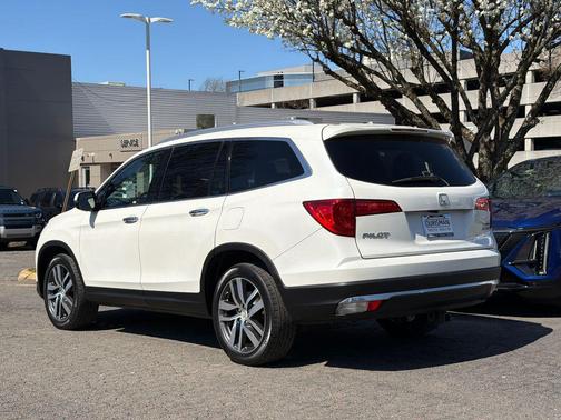 White Diamond Pearl 2016 Honda Pilot Touring