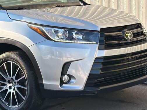 2017 Toyota Highlander SE