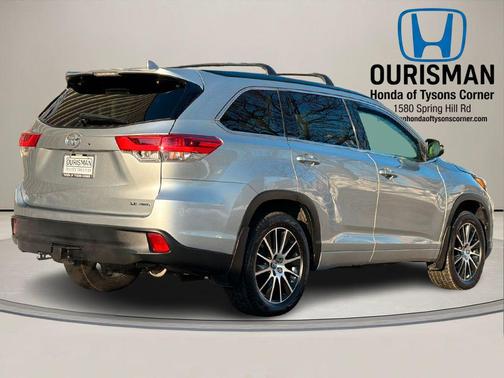 2017 Toyota Highlander SE