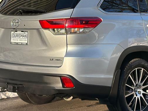 2017 Toyota Highlander SE