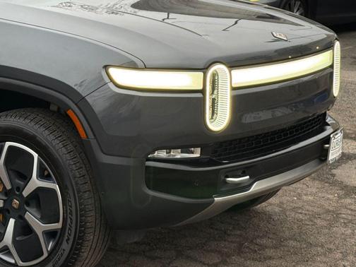 2023 Rivian R1S Adventure