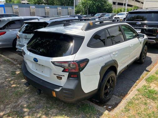 Crystal White Pearl 2022 Subaru Outback Wilderness