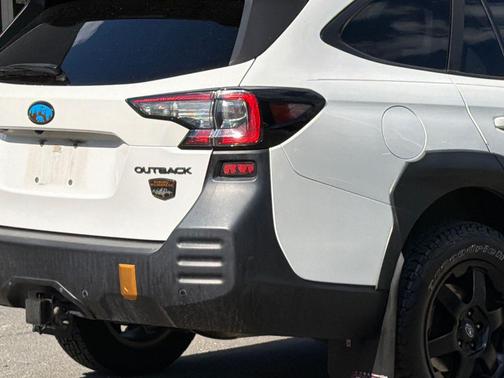 Crystal White Pearl 2022 Subaru Outback Wilderness