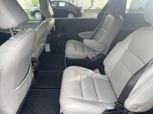2018 Toyota Sienna Limited Premium