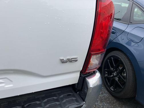 Ice Cap 2023 Toyota Tacoma SR5
