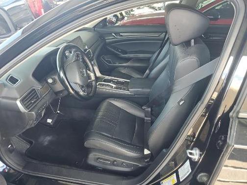 Crystal Black Pearl 2022 Honda Accord Touring 2.0T
