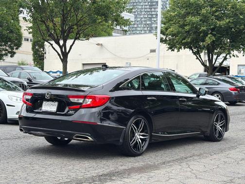 Crystal Black Pearl 2022 Honda Accord Touring 2.0T