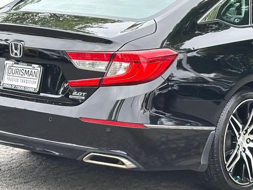 Crystal Black Pearl 2022 Honda Accord Touring 2.0T